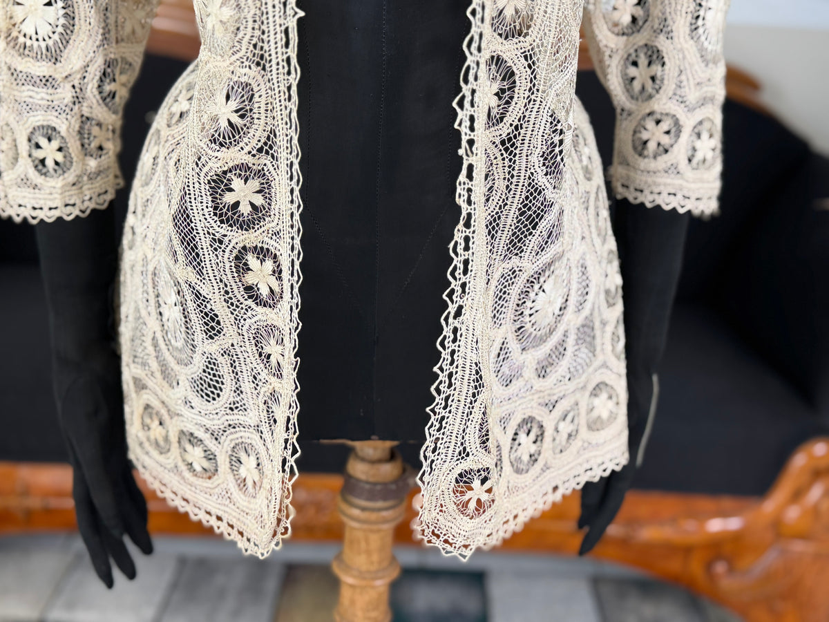 Antike Teneriffa-Spitzenjacke von 1911 – Feine Nadelspitzen-Medaillonarbeit