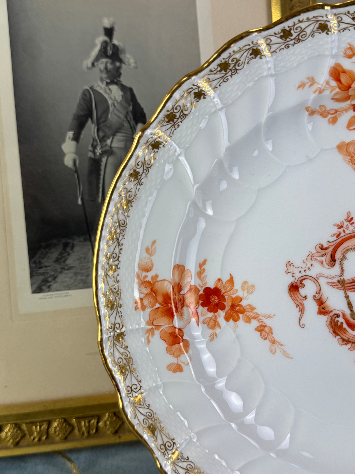 Imperial porcelain Wilhelm II — gold vine‑leaf border and floral decoration close‑up