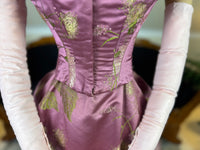 Antikes lilafarbenes Seiden-Ballkleid aus der viktorianischen Ära, ca. 1895