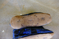 Antike Babyschuhe mit blauem Stoff, ca. 1880