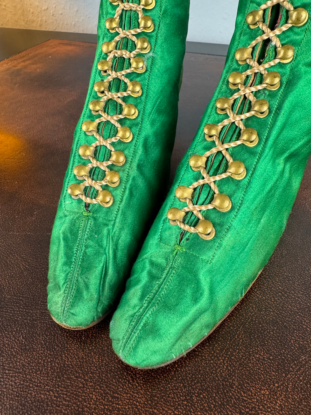 Victorian Green Silk Lace‑Up Boots, ca. 1875 – Low Heel, Brass Fasteners, Red Leather Lining