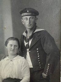 Einzigartige Sammlung zur deutschen Marine & Luftschifftruppe aus dem Ersten Weltkrieg, ca. 1914 – Messjacket von Willi Zunner mit Fotos und Feldpost
