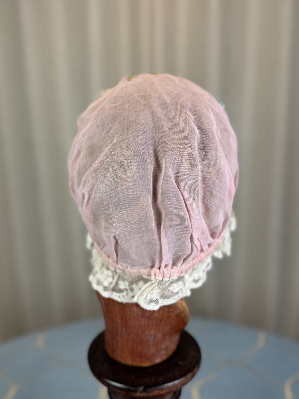 Antike violette Boudoir-Mütze, 1920er