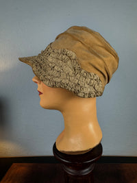 French 1925 eggshell velvet cloche with wire frame, gathered appliqués and cotton lining, well preserved.