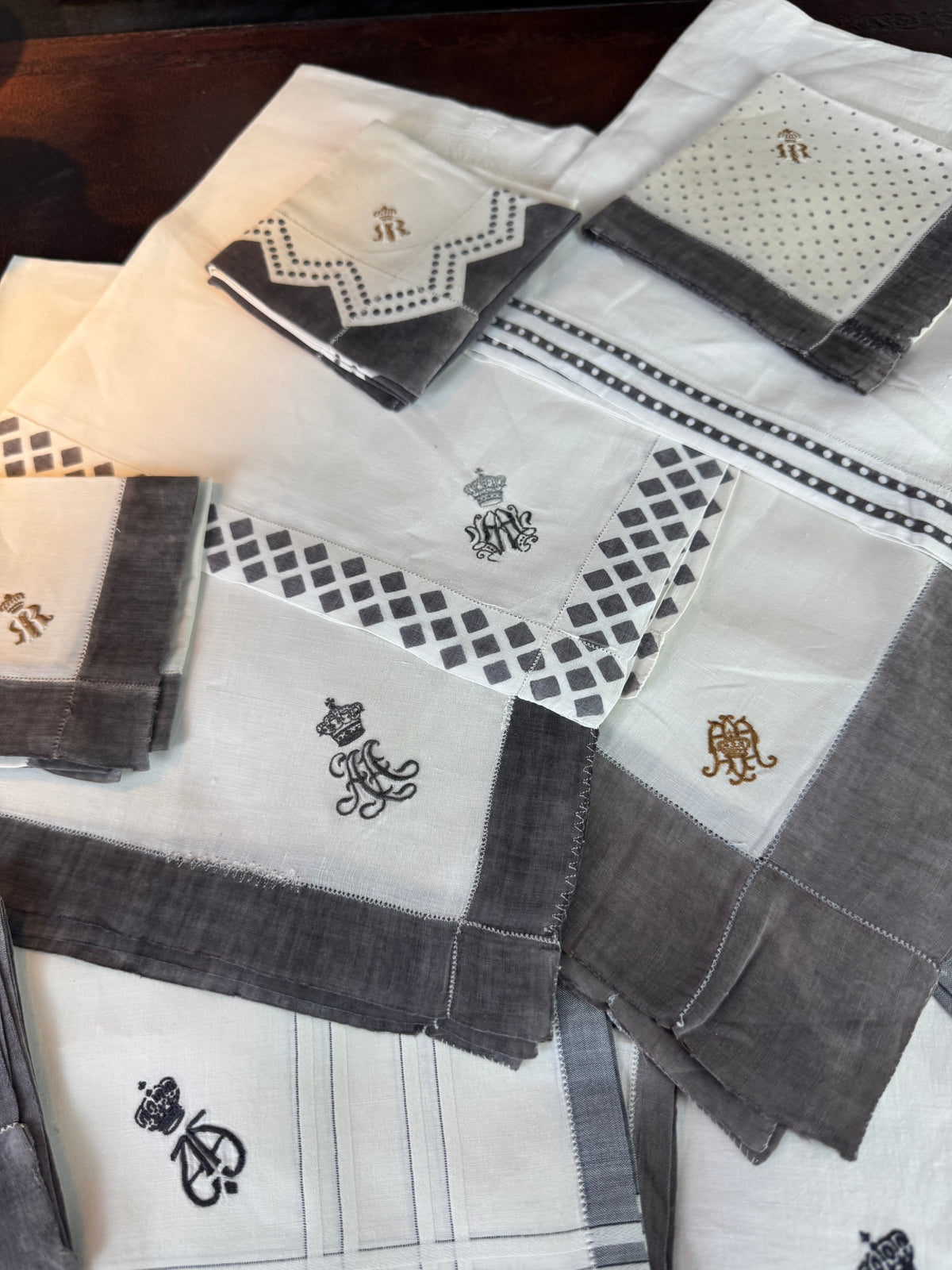 Royal antique mourning handkerchief collection c.1900 – 19 lace handkerchiefs with Württemberg monograms