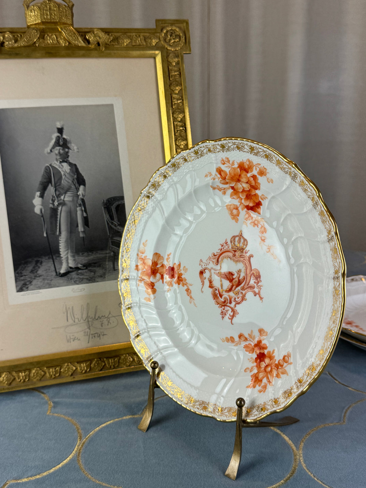 Imperial porcelain Wilhelm II — gold vine‑leaf border and floral decoration close‑up