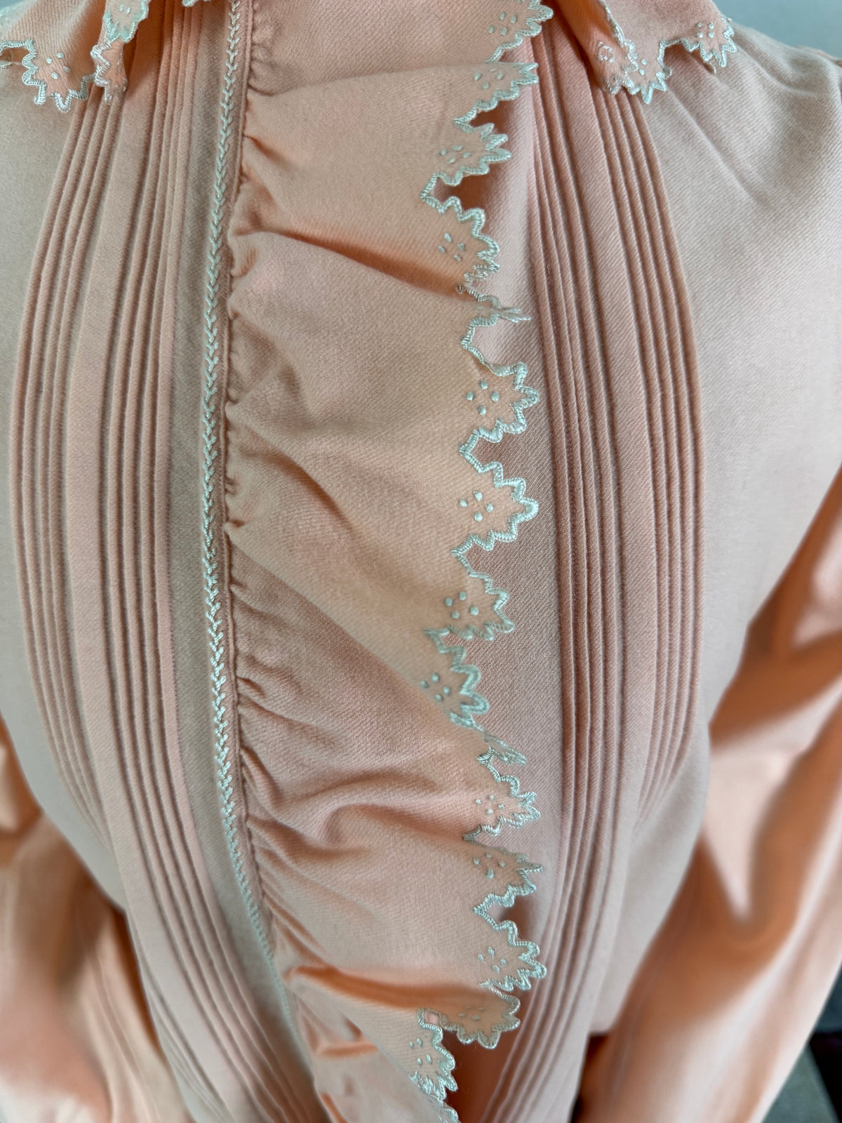 KÖNIGLICHE Bettjacke, aus dem Nachlass der Herzogin Maria Immakulata von Württemberg, geborene Erzherzogin von Österreich, 1900