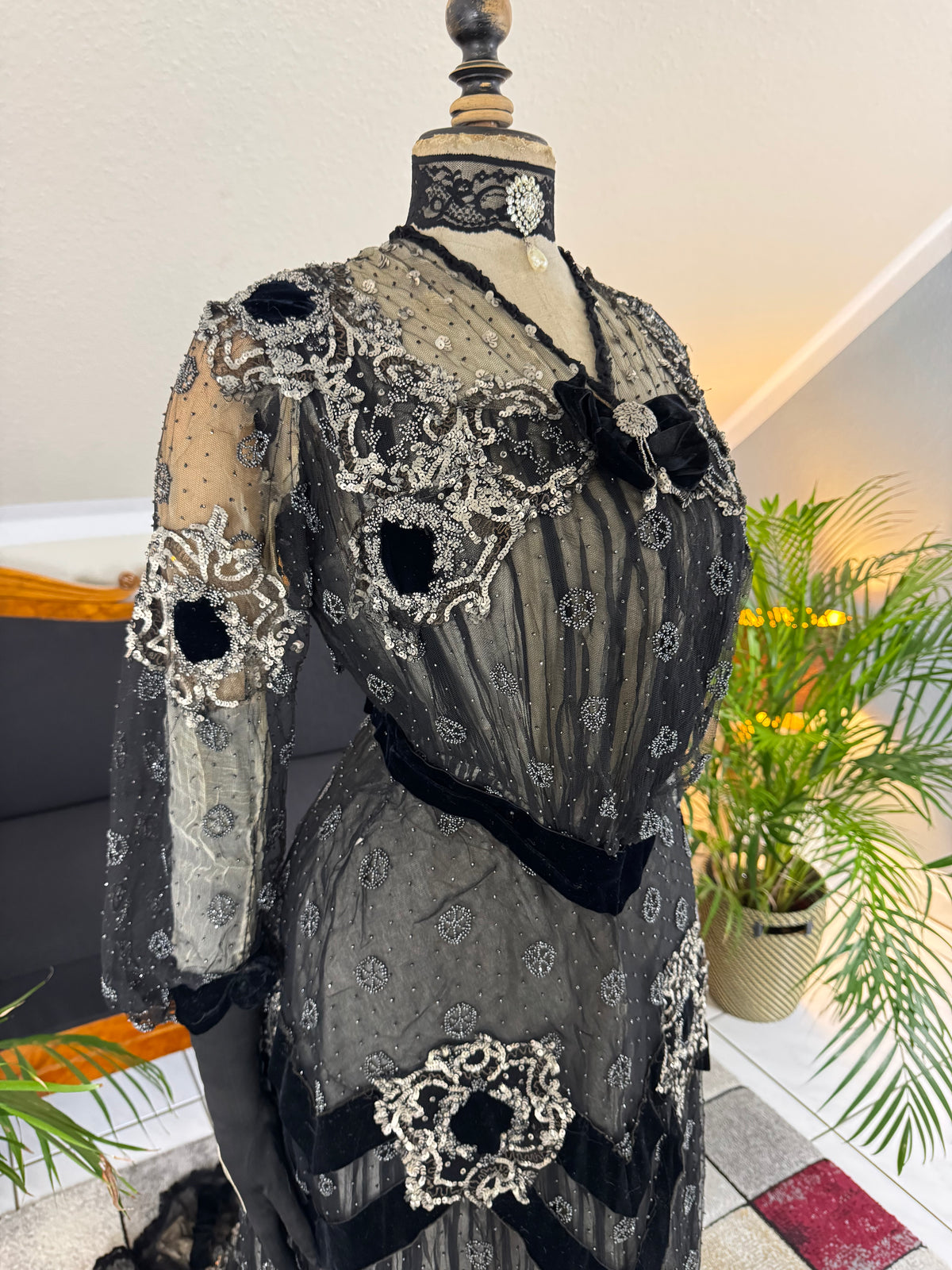 Antique Parisian evening gown with lace, tulle, velvet, rhinestones and beadwork, Marc Walter Place Vendôme label, Belle Époque couture designed for candlelight