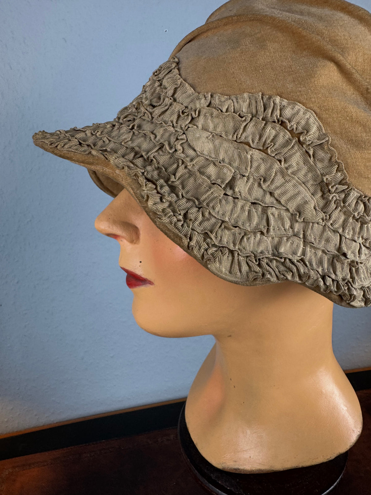 French Velvet Cloche, ca. 1925 – Art Deco Hat
