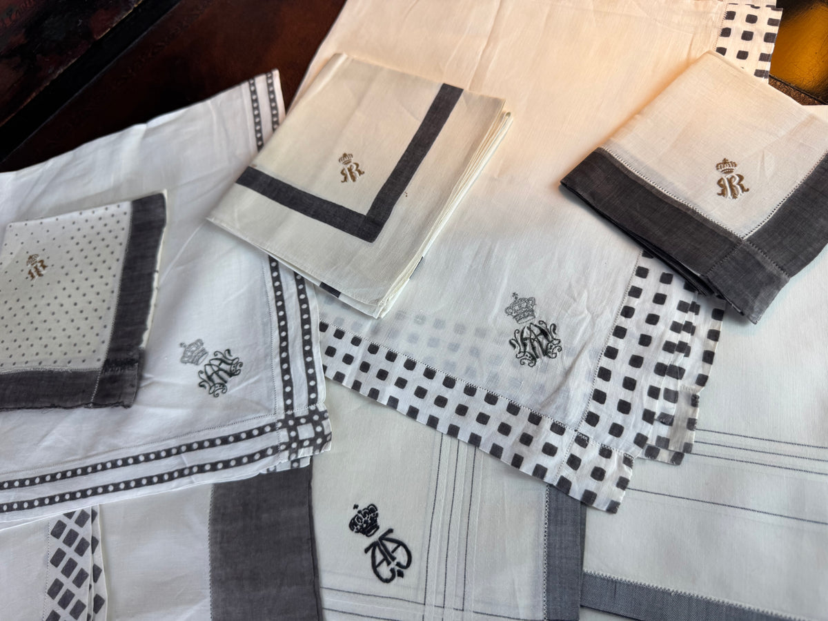 Royal antique mourning handkerchief collection c.1900 – 19 lace handkerchiefs with Württemberg monograms