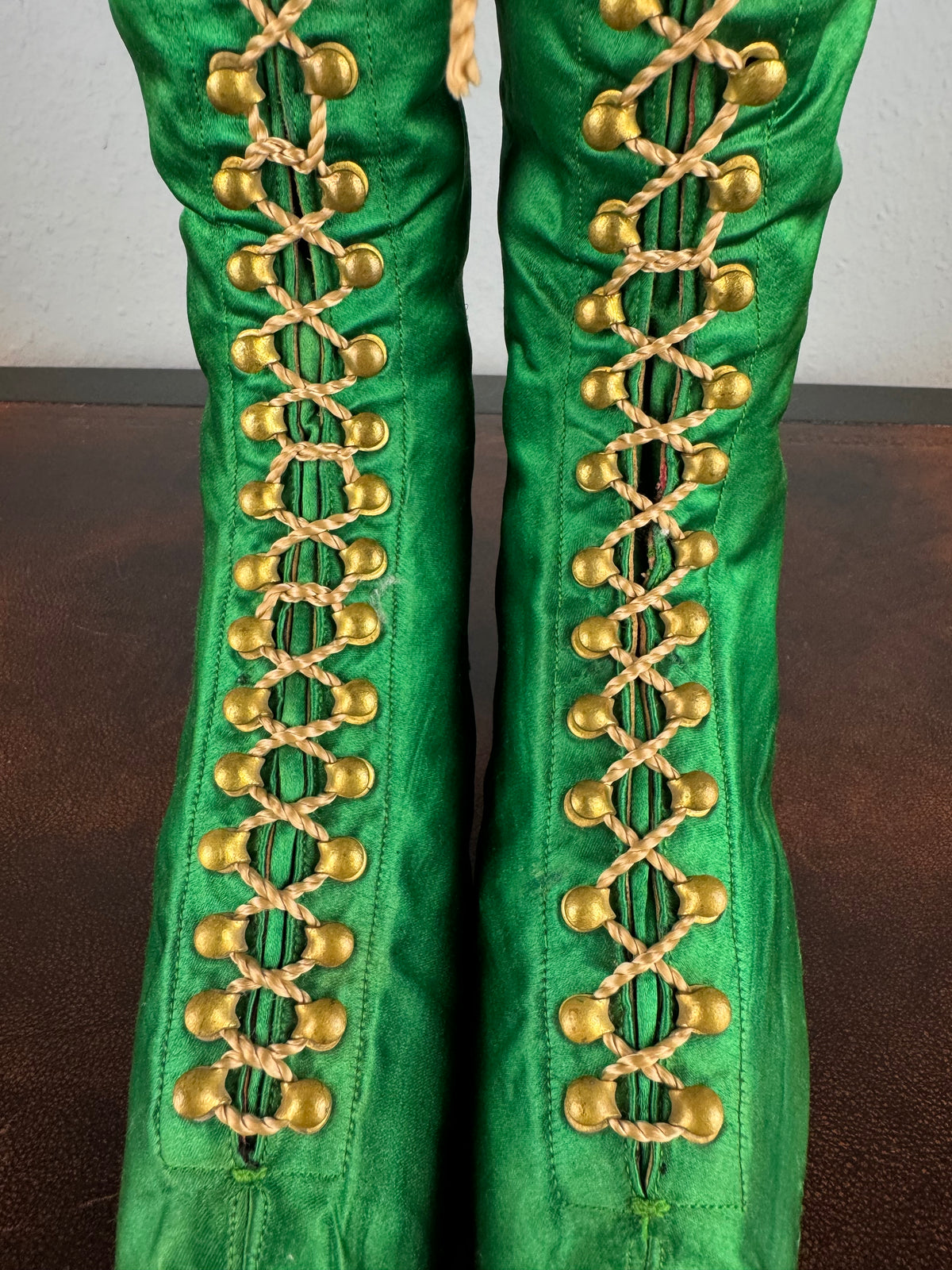 Victorian Green Silk Lace‑Up Boots, ca. 1875 – Low Heel, Brass Fasteners, Red Leather Lining