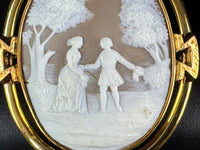 Biedermeier Muschelkamee ca. 1848 – Romantisches Liebespaar in einem Park