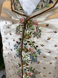 Antike Weste und blaue knielange Seidenhose, ca. 1790 – Besticktes florales Herrenensemble