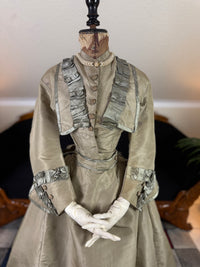 Antikes viktorianisches Seidenkleid, England, ca. 1868