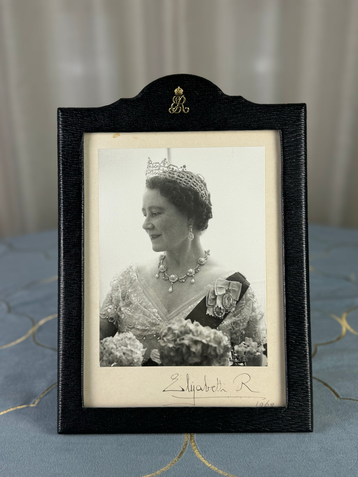 Signiertes Foto von Königinmutter Elizabeth, Queen Mum, 1962