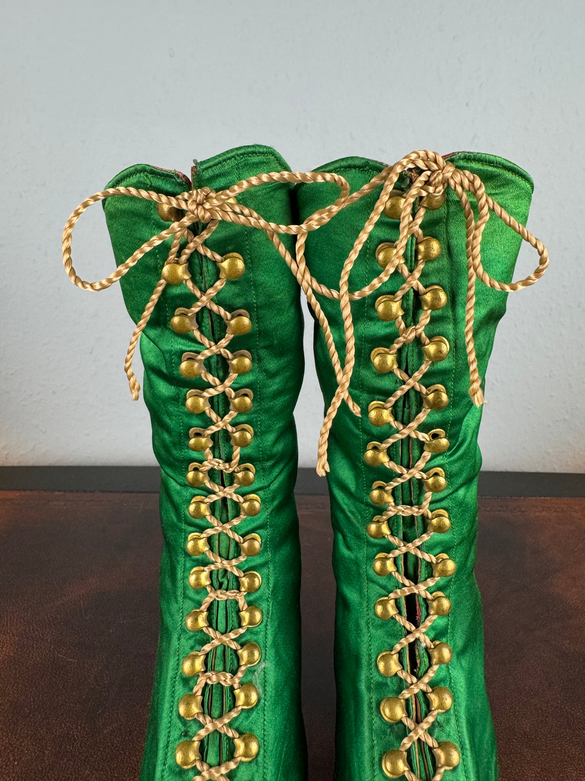 Victorian Green Silk Lace‑Up Boots, ca. 1875 – Low Heel, Brass Fasteners, Red Leather Lining