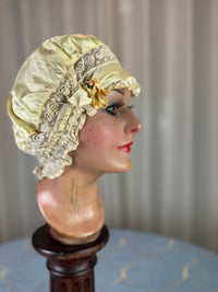 Antike gelbe Boudoir-Mütze, 1920er