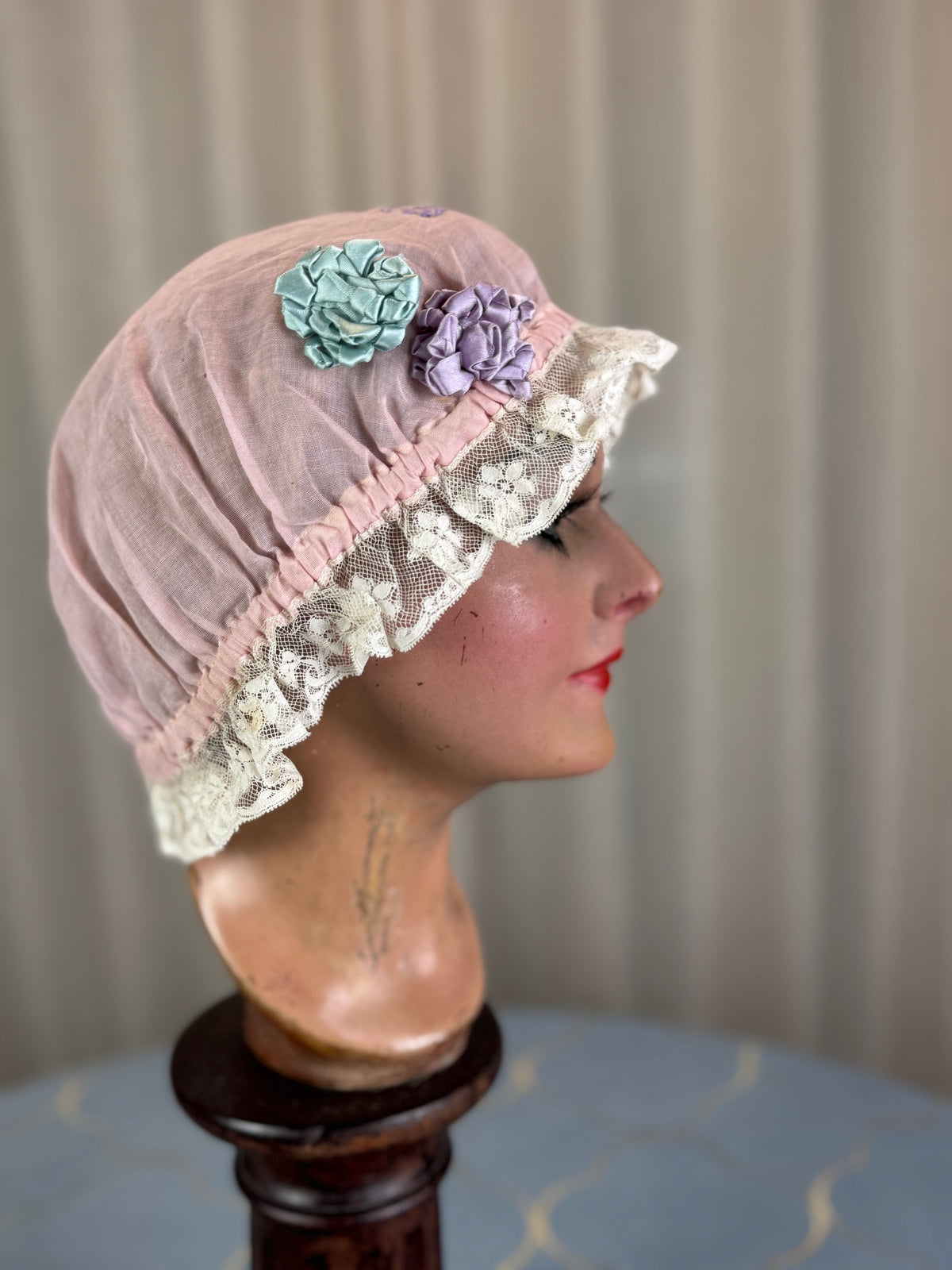 Antike violette Boudoir-Mütze, 1920er