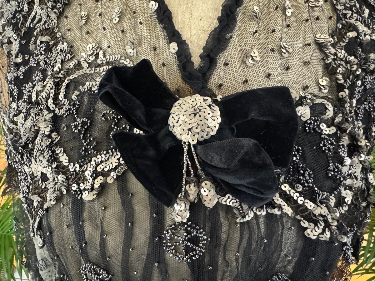 Antique Parisian evening gown with lace, tulle, velvet, rhinestones and beadwork, Marc Walter Place Vendôme label, Belle Époque couture designed for candlelight