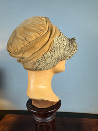 French 1925 eggshell velvet cloche with wire frame, gathered appliqués and cotton lining, well preserved.
