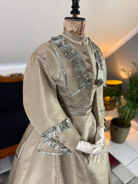 Antikes viktorianisches Seidenkleid, England, ca. 1868