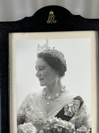 Signiertes Foto von Königinmutter Elizabeth, Queen Mum, 1962