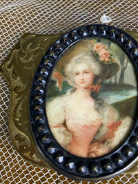 Gürtelschnalle mit Rokoko-Dame, ca. 1890