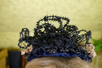 Cabochon-Blumenhaube, 1880er