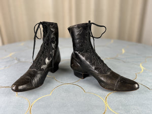 Bottes à lacets jamais portées, vers 1900