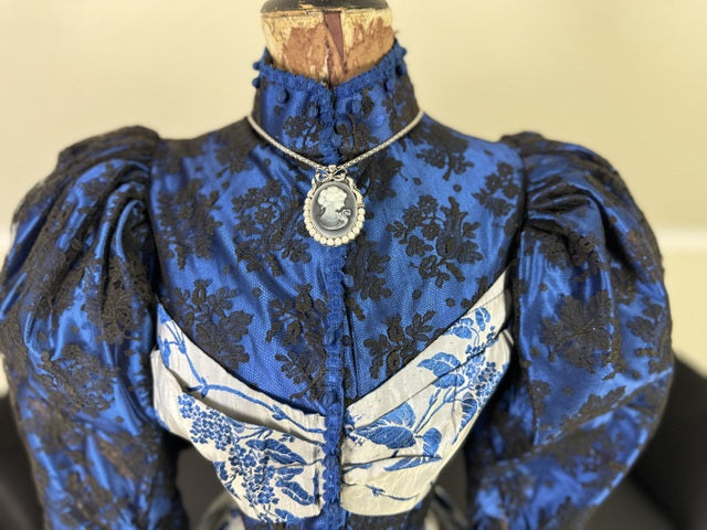 Antikes Empfangskleid, England, ca. 1896