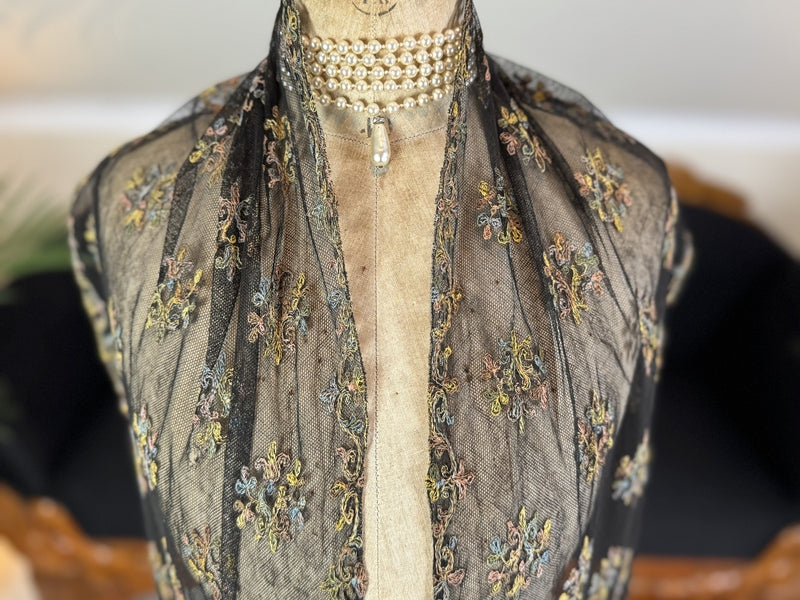Bestickter viktorianischer Schal, ca. 1895