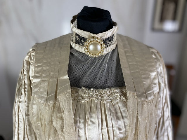 Antikes Hochzeitskleid aus Seide, ca. 1901