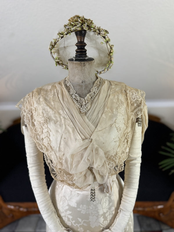 Antikes Hochzeitskleid aus der Titanic-Ära, ca. 1912