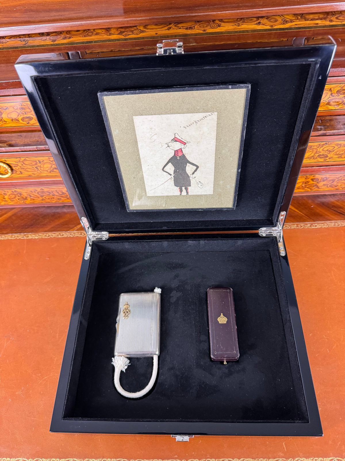 Silver cigarette case of Crown Prince Wilhelm of Prussia with crowned monogram, presentation pin and original caricature in bespoke casket.