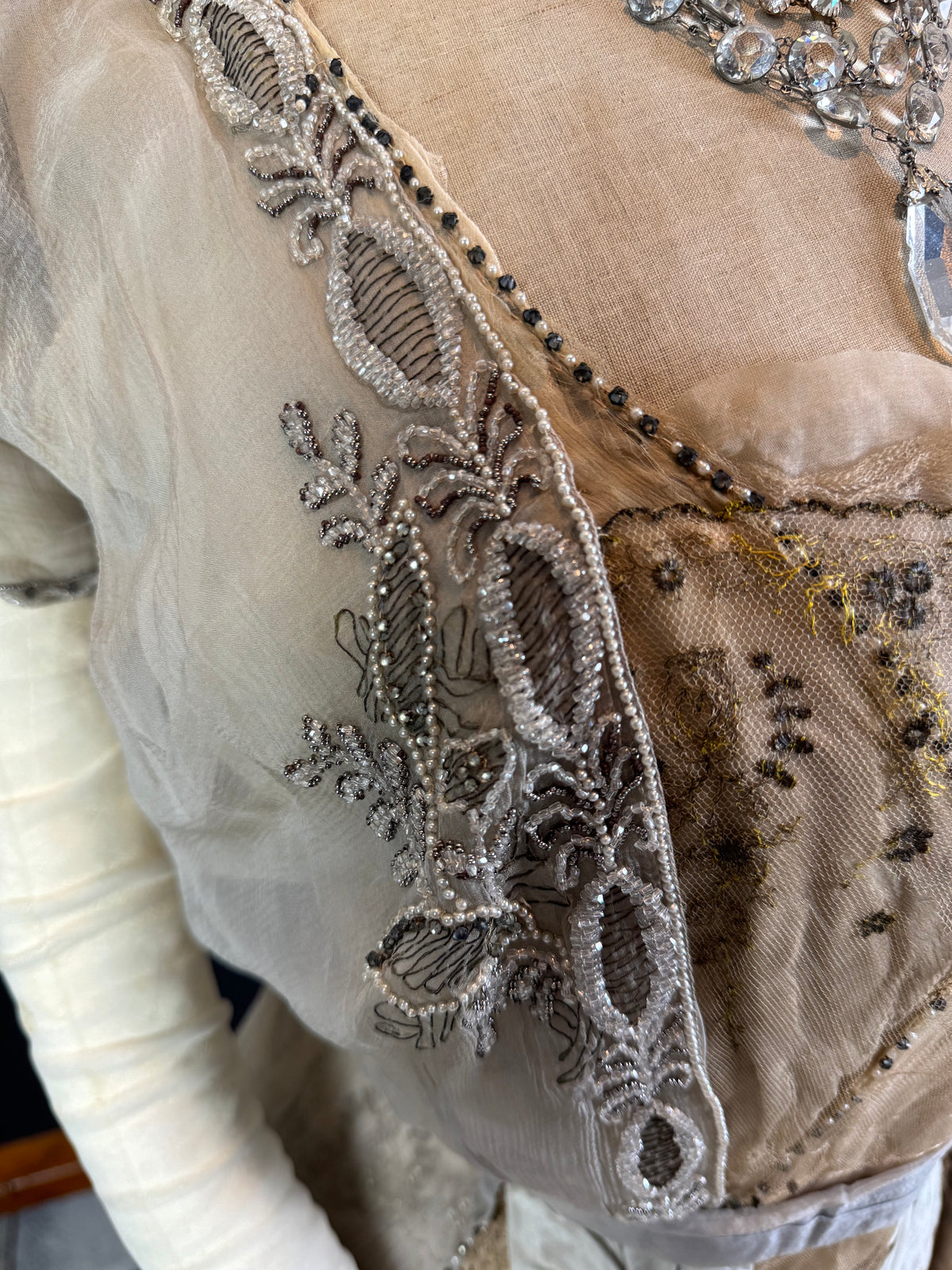 Antikes GUSTAVE BEER Abendkleid – Seidenchiffon &amp; Samt, Paris Couture ca. 1912