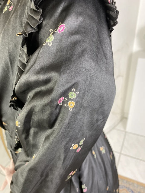 Antikes graues Seidenkleid mit Blumenmuster, ca. 1916