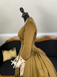 Mmes CONSTANCE &amp; HERMENCE Abendkleid, Paris, ca. 1888