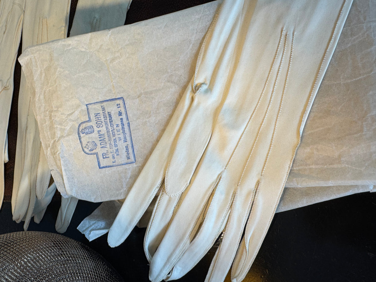 ROYAL Antike Hochzeits-Handschuh-Sammlung der Erzherzogin Maria Immakulata, Fr. Adam’s Sohn Wien, 1900