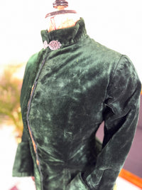 Seltene viktorianische Reitjacke, ca. 1878 – Grüner Samt, gestepptes Seidenfutter, historische Reitsportmode