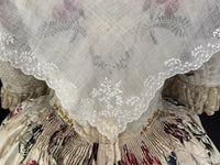 Rokokodamen-Musselin-Fichu-Schal, England, ca. 1785–1790
