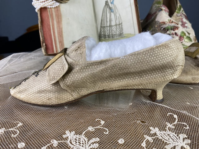 Bestickte Rokoko-Schuhe, ca. 1790