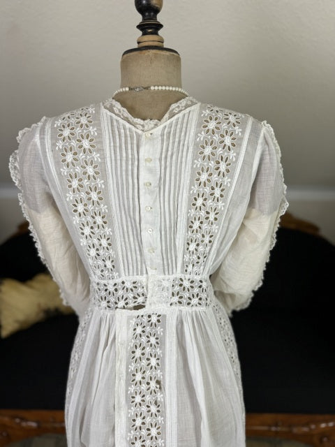 1913 American cotton lingerie summer dress with whitework embroidery, lace inserts and airy Edwardian silhouette, antique gown