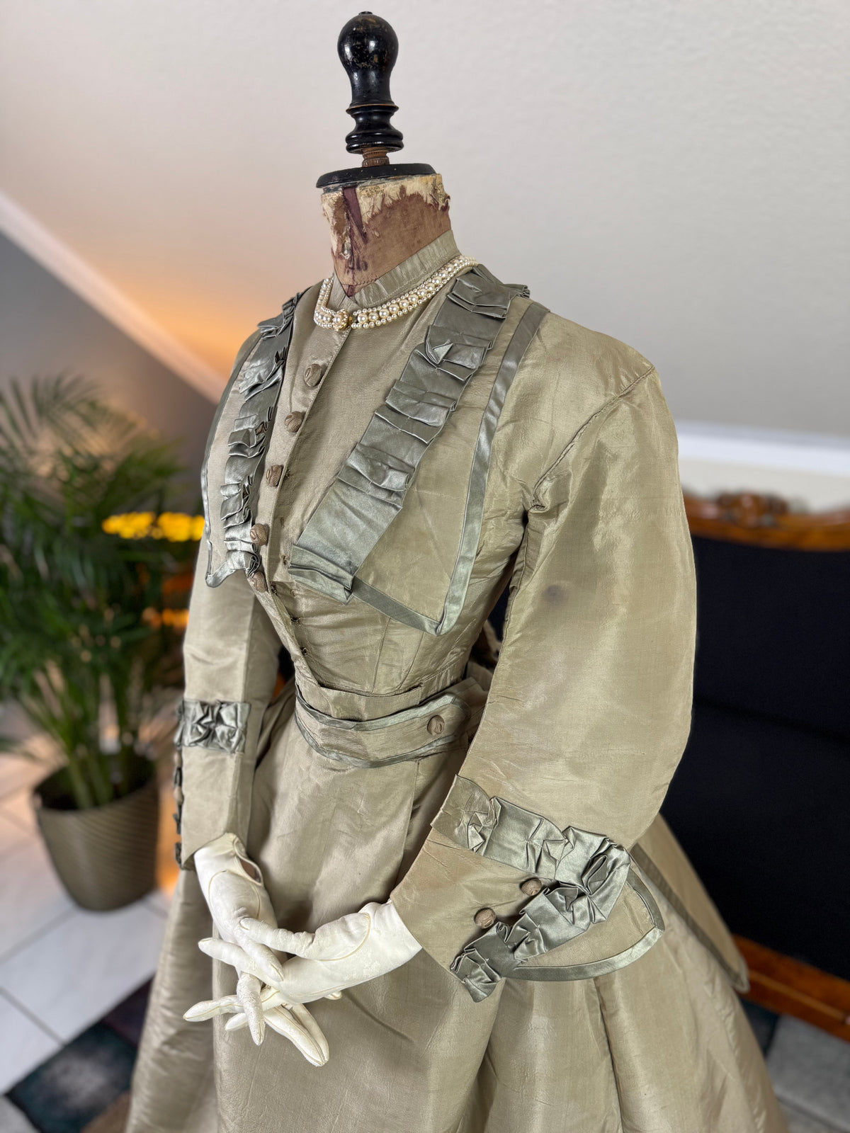 Antikes viktorianisches Seidenkleid, England, ca. 1868
