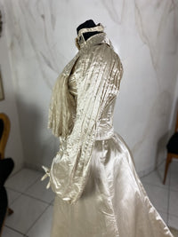 Antikes Hochzeitskleid aus Seide, ca. 1901