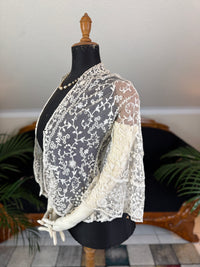 Jacke aus weißem besticktem Tüll, Edwardianisch, England, ca. 1906 – Dekoratives Überkleid
