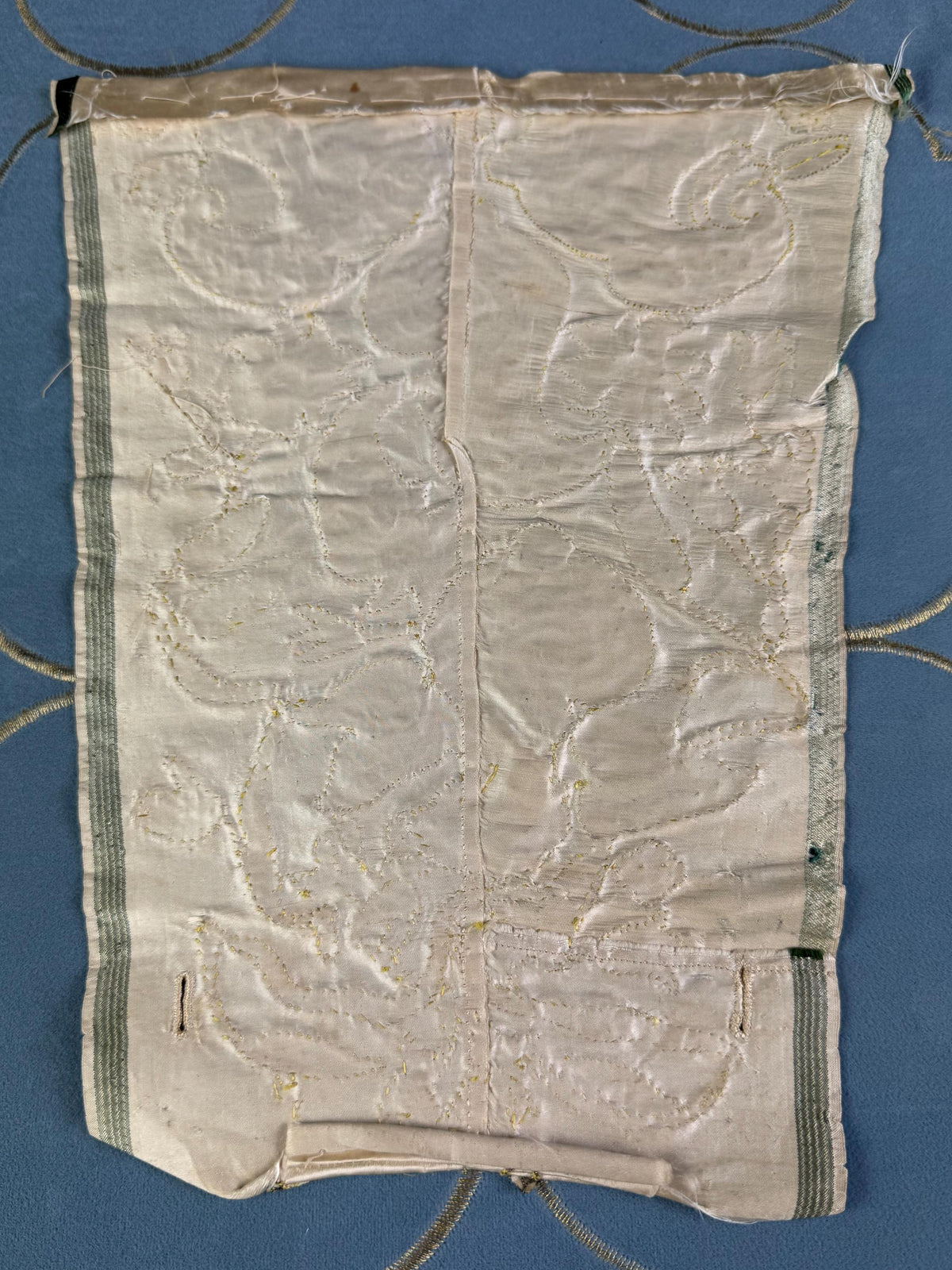 Englischer Barock-Brustlatz ca. 1710 – Historisches Kostümaccessoire