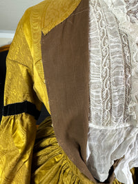 Antikes viktorianisches Tageskleid aus dunklem Goldbrokat, ca. 1858