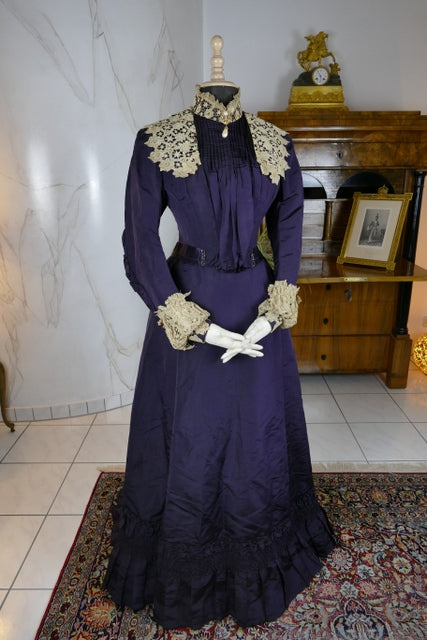 MADAME PERCY Seiden-Besuchskleid, ca. 1898