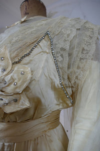 HUGHES &amp; STARNES Brautkleid, ca. 1915