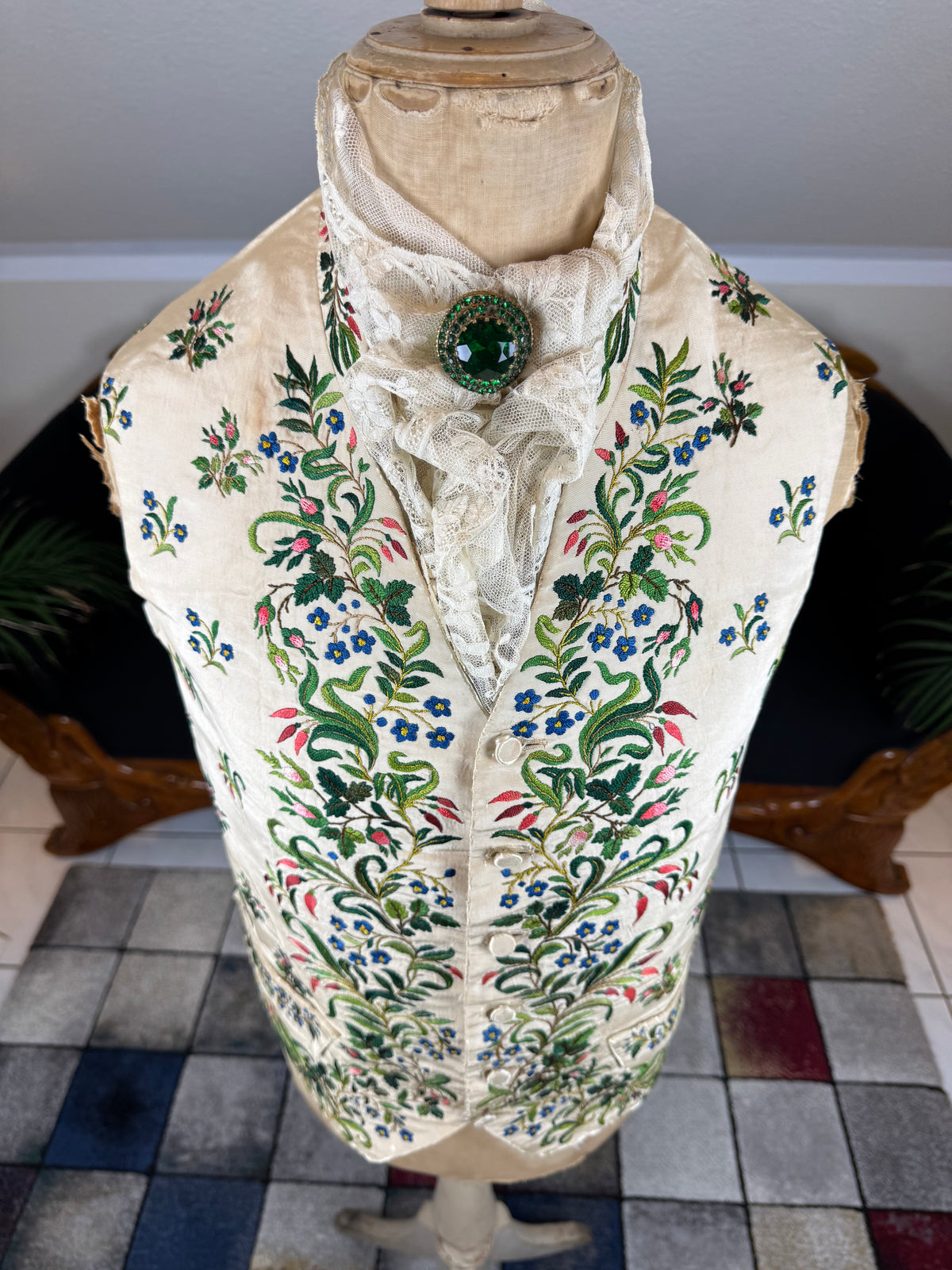 Georgian Cream Silk Embroidered Waistcoat, England ca. 1790 – Vibrant Antique Menswear